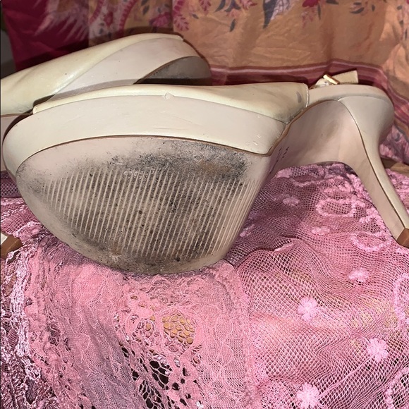 🦋5 for $15 item!Opalescent Gianni Bini heels - Picture 9 of 9